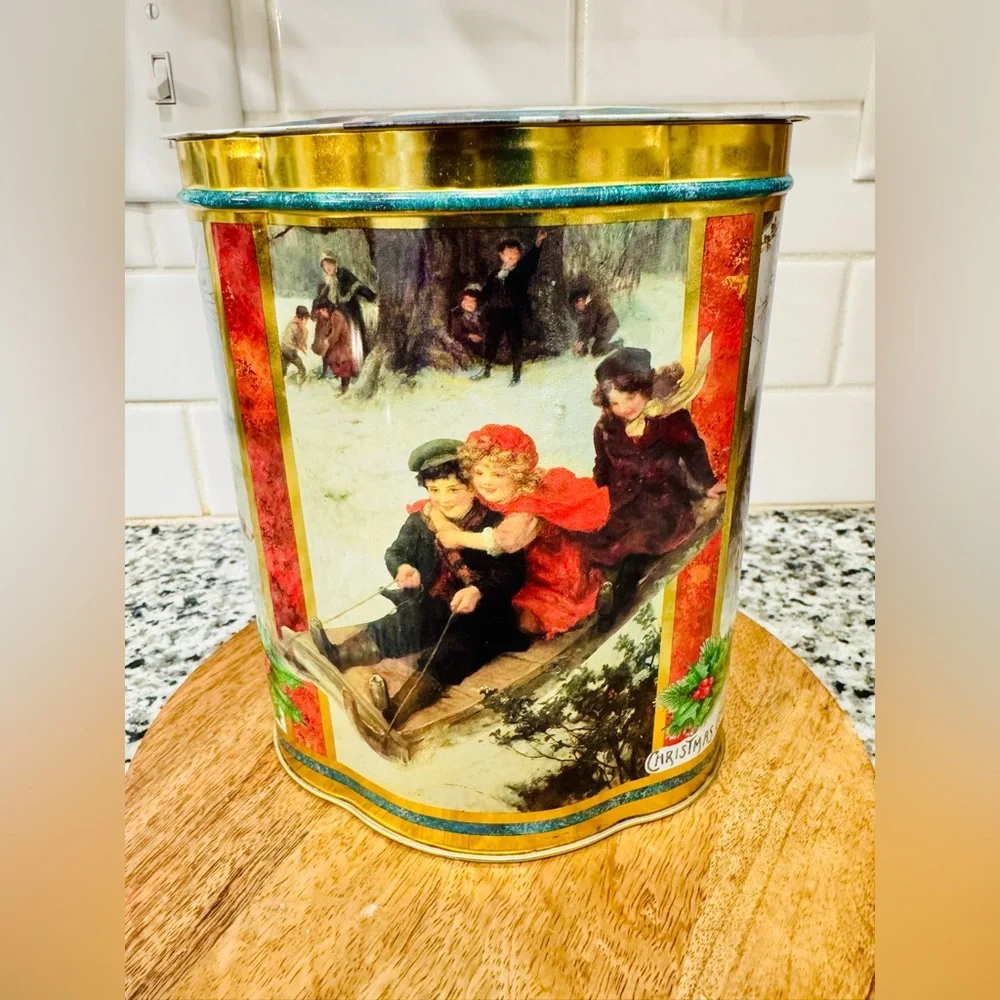 Vintage Avon ‎ Christmas Tea Tin Sledding Scene Made in England